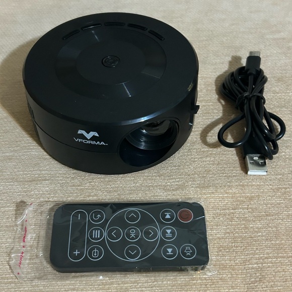 Smart Portable Projector - Picture 2 of 4